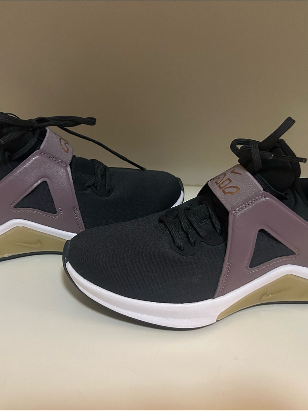NEVER WORN! Nike Women's Black and Mauve Slip-On Sneakers